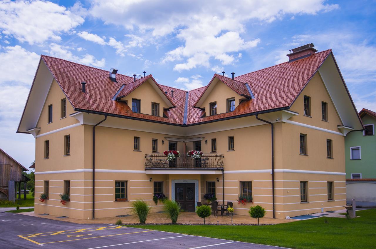 Bed & Breakfast Karun Cerklje na Gorenjskem Eksteriør billede